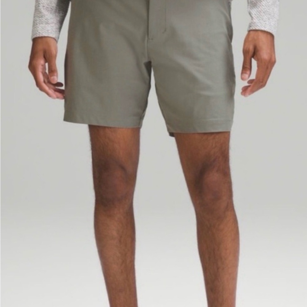 Lululemon Mens Classic Fit 7” Shorts, Light Grey Size 31 Used